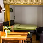 Astoria Hotel 3*